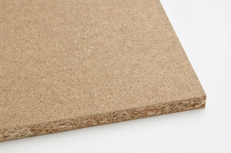 Struktur einer rohen Spanplatte aus Holzwerkstoff im Detail.