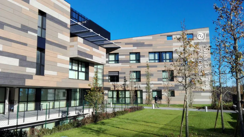 Moderne Fassadengestaltung mit Trespa Meteon Wood Decors in verschiedenen Holz-Optiken an einem Gebäude von Disselnmeyer.