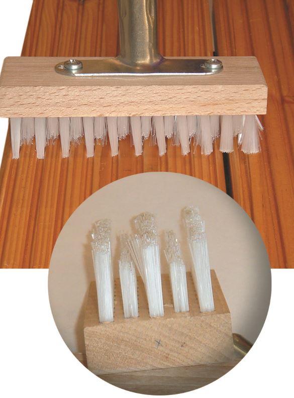 Reinigungsbürste für Terrassendielen_0 Reinigungsbürste für Terrassendielen_0