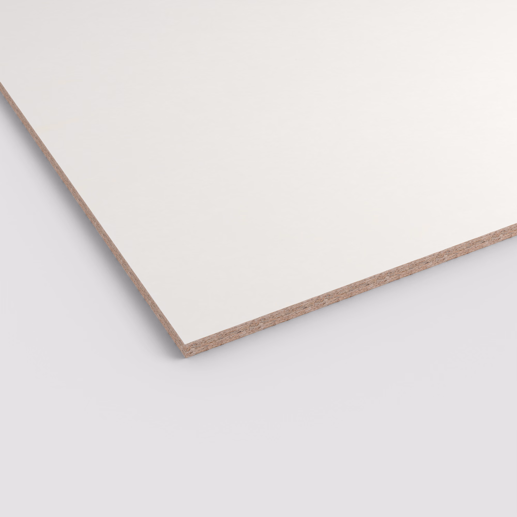 egger-8-mm-egger-eurodekor-span-w960-st7-8x2070x2800mm-recyclebar-abriebfest-weiss-lichtecht-antimikrobielle-oberflaeche-span-01 EGGER Eurodekor Dekorspanplatte W960 ST7 in Weiß. Die Nahaufnahme zeigt die glatte, antimikrobielle Oberfläche und den 8 mm starken Spanplattenkern an der Kante. Abriebfest und lichtecht.