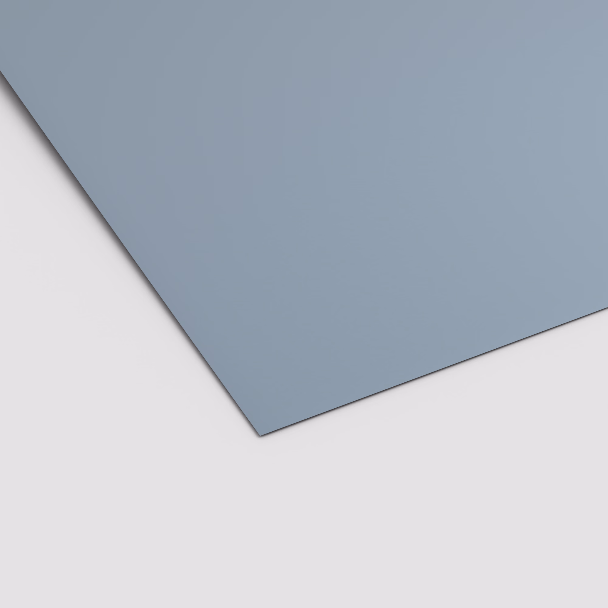 Glatte, matte EGGER Schichtstoffplatte in unifarbenem Blaugrau (U540 ST9). Das 0,8 mm dünne HPL-Material ist abriebfest und lichtecht.