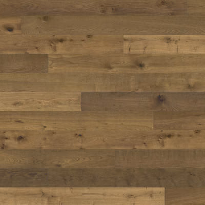 haro-135-mm-haro-parkett-serie-4000---raucheiche-sauvage-geschroppt-4v-135x180x2200mm-naturgeoelt-blauer-engel-30-jahre-im-wohnbereich-nein-landhausdiele-umlaufende-v-fuge-topco-01 HARO Parkett Landhausdiele Raucheiche Sauvage. Die dunkelbraune, naturgeölte Oberfläche ist geschroppt, zeigt eine rustikale Maserung mit Ästen und eine umlaufende 4V-Fuge.