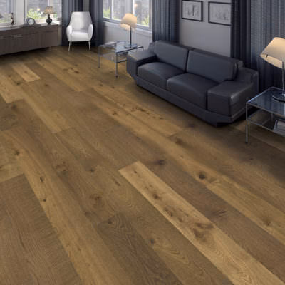 haro-135-mm-haro-parkett-serie-4000---raucheiche-sauvage-geschroppt-4v-135x180x2200mm-naturgeoelt-blauer-engel-30-jahre-im-wohnbereich-nein-landhausdiele-umlaufende-v-fuge-topco-02 Dunkles HARO Parkett Landhausdiele Raucheiche Sauvage, geschroppt und naturgeölt im Wohnzimmer. Die 13,5 mm starken Dielen zeigen eine lebhafte, rustikale Maserung mit Ästen und 4V-Fuge.