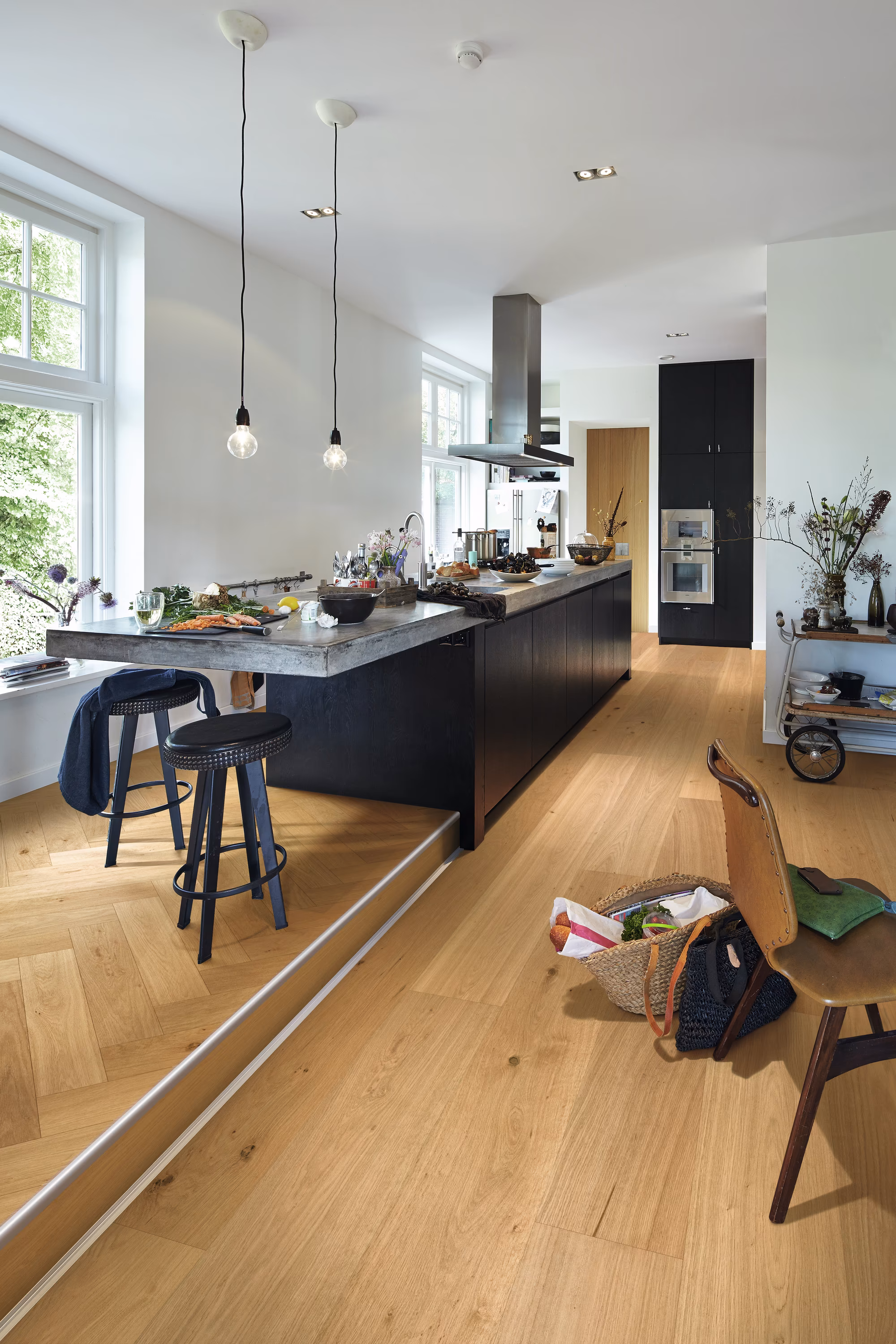 meister-11-mm-lindura-holzboden-hd-400-ultramattlackiert---eiche-lebhaft-gebuerstet-08914-11x205x2200mm-laengsseitige-v-fuge-kopfseitige-microfuge-blauer-engel-ultramattlackiert-02 11 mm Lindura-Holzboden HD 400 ultramattlackiert - Eiche lebhaft gebürstet 08914_meister-11-mm-lindura-holzboden-hd-400-ultramattlackiert---eiche-lebhaft-gebuerstet-08914-11x205x2200mm-laengsseitige-v-fuge-kopfseitige-microfuge-blauer-engel-ultramattlacki
