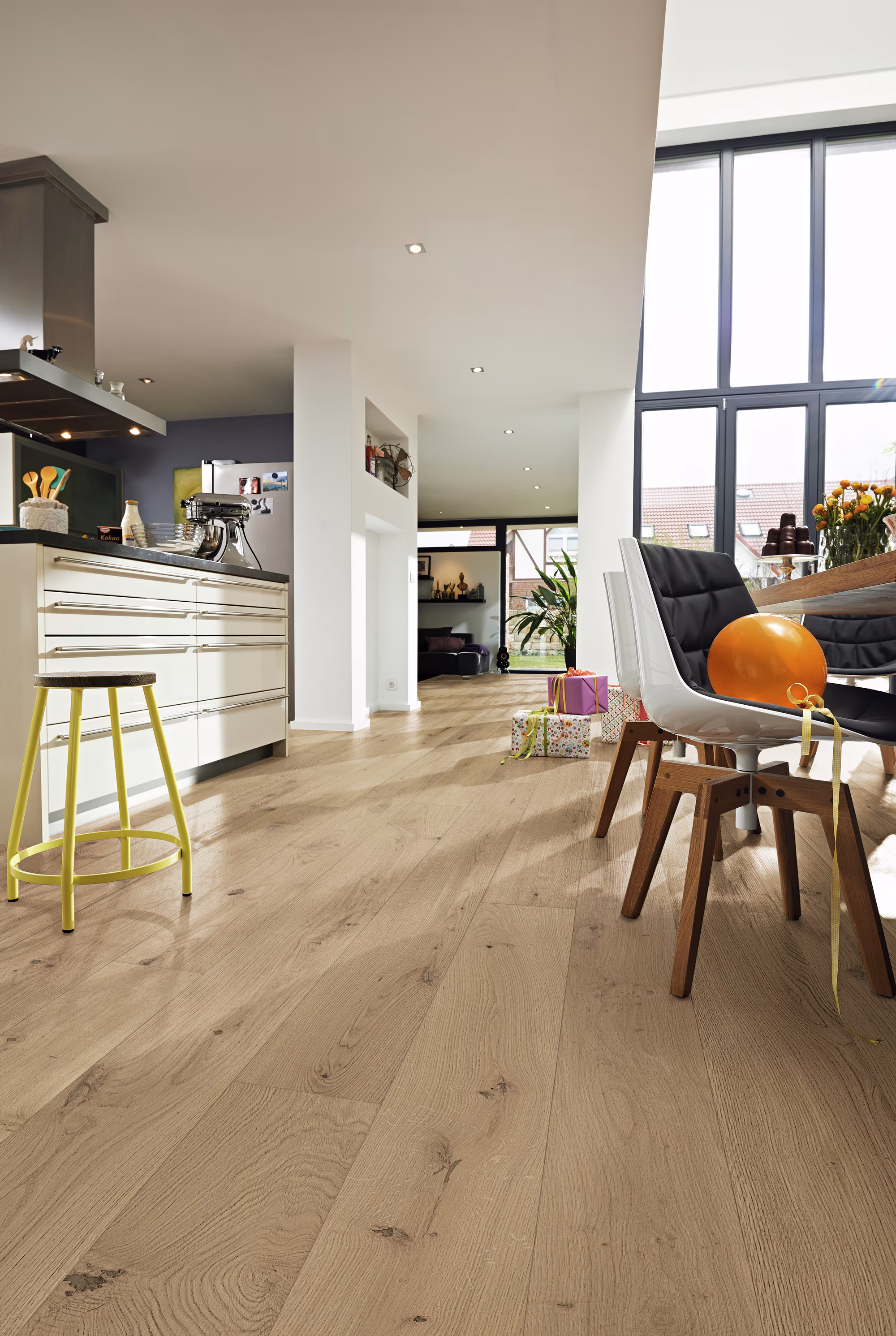 meister-11-mm-lindura-holzboden-hd-400-ultramattlackiert---eiche-lebhaft-creme-gebuerstet-08935-11x205x2200mm-laengsseitige-v-fuge-kopfseitige-microfuge-blauer-engel-ultramattla-02 11 mm Lindura-Holzboden HD 400 ultramattlackiert - Eiche lebhaft creme gebürstet 08935_meister-11-mm-lindura-holzboden-hd-400-ultramattlackiert---eiche-lebhaft-creme-gebuerstet-08935-11x205x2200mm-laengsseitige-v-fuge-kopfseitige-microfuge-blauer-engel-ul