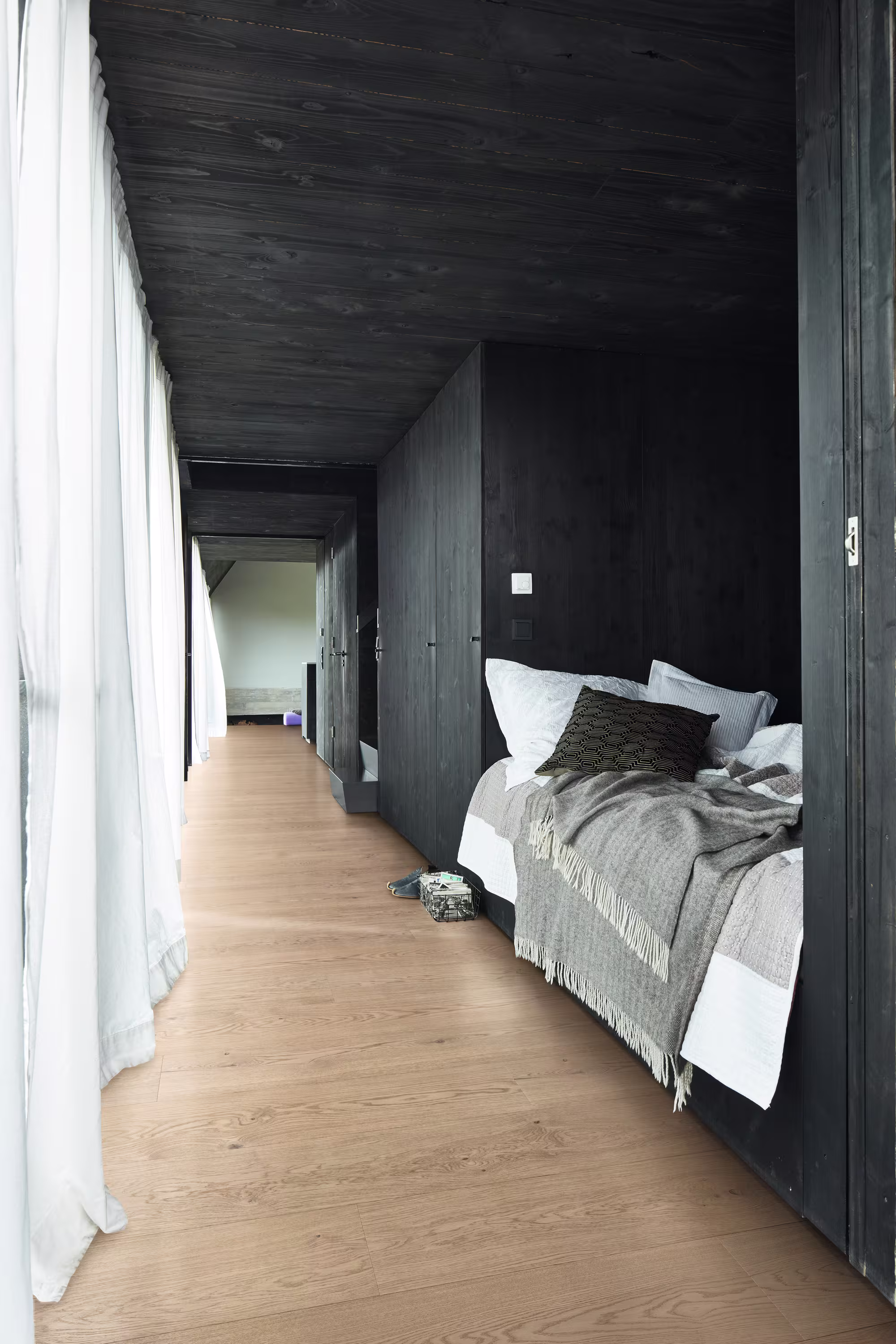 meister-11-mm-lindura-holzboden-hd-400-naturgeoelt---eiche-lebhaft-cremeweiss-gebuerstet-08908-11x270x2200mm-laengsseitige-v-fuge-kopfseitige-microfuge-naturgeoelt-blauer-engel-02 11 mm Lindura-Holzboden HD 400 naturgeölt - Eiche lebhaft cremeweiß gebürstet 08908