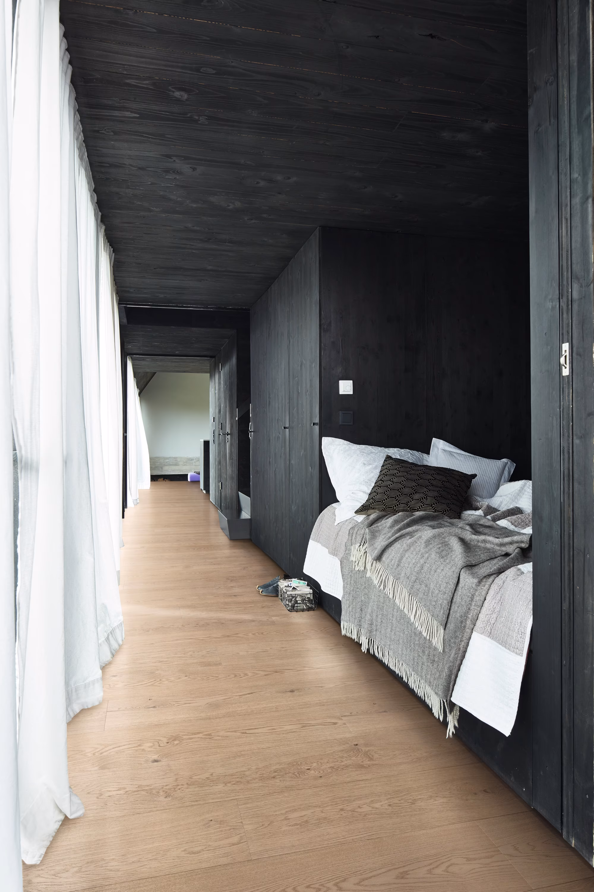 meister-11-mm-lindura-holzboden-hd-400-naturgeoelt---eiche-lebhaft-cremeweiss-gebuerstet-08908-11x270x2200mm-laengsseitige-v-fuge-kopfseitige-microfuge-naturgeoelt-blauer-engel-02 11 mm Lindura-Holzboden HD 400 naturgeölt - Eiche lebhaft cremeweiß gebürstet 08908_meister-11-mm-lindura-holzboden-hd-400-naturgeoelt---eiche-lebhaft-cremeweiss-gebuerstet-08908-11x270x2200mm-laengsseitige-v-fuge-kopfseitige-microfuge-naturgeoelt-blauer-