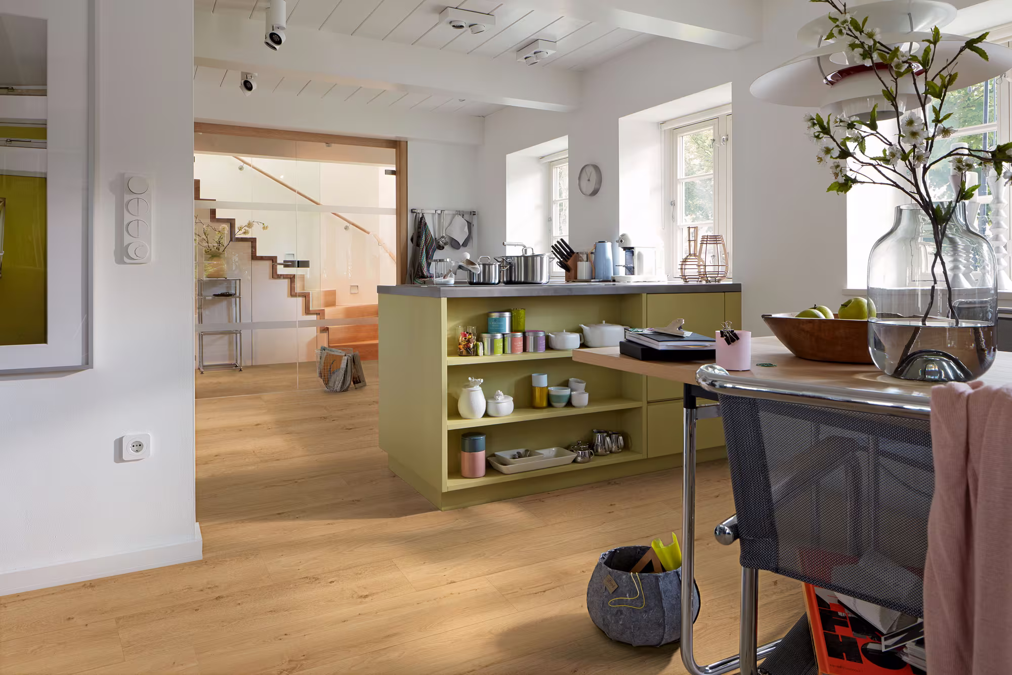 5,5 mm MeisterDesign. allround DD 700 S - Earth Oak 07450_meister-55-mm-meisterdesign-allround-dd-700-s---earth-oak-07450-55x244x1290mm-b1-multiclic-umlaufende-microfase-blauer-engel-2333-r10-p-tec-strong-ja-kurzdiele-lifetime-im-wohnb-02