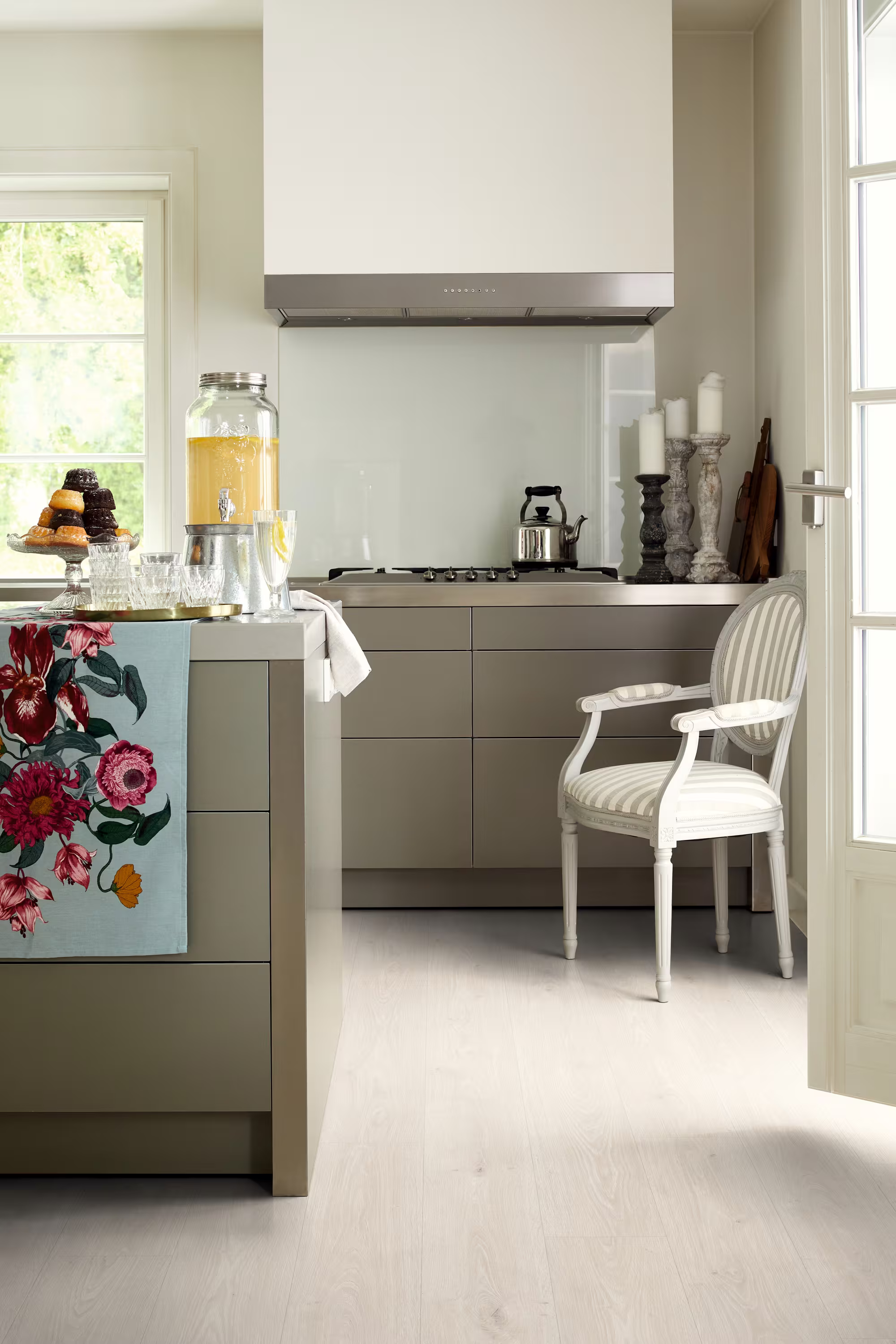 7,5 mm EGGER - Camden Eiche weiss - EDF194_egger-75-mm-egger---camden-eiche-weiss---edf194-75x193x1292mm-blauer-engel-24h-wasserresistent-20-jahre-im-wohnbereich-2332-ja-kurzdiele-02