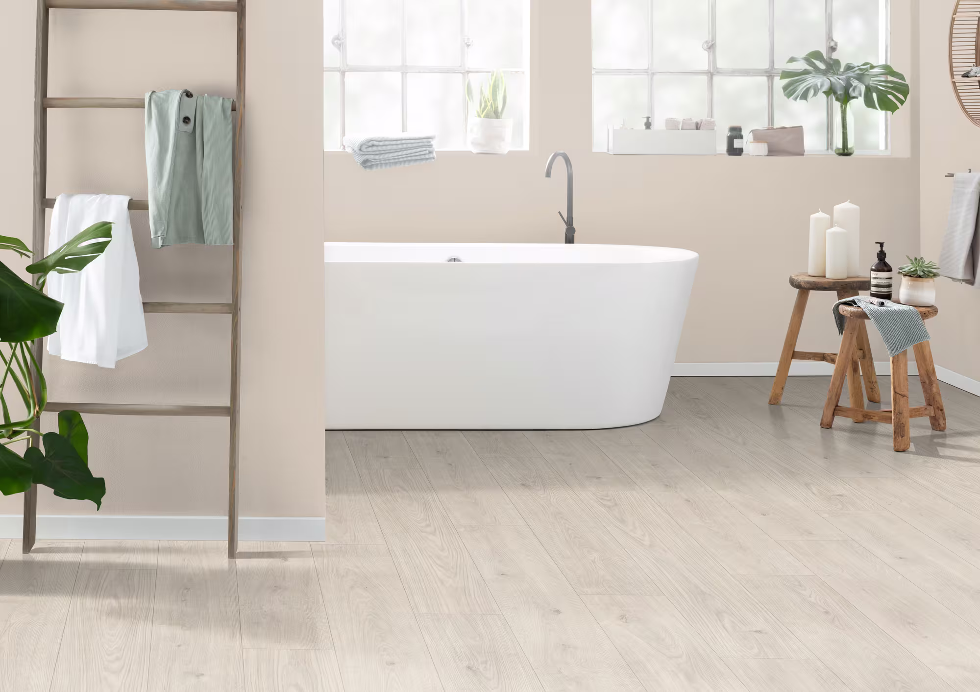 egger-75-mm-egger---berdal-eiche-weiss---edf184-75x193x1292mm-blauer-engel-2333-ja-kurzdiele-25-jahre-im-wohnbereich-02 7,5 mm EGGER - Berdal Eiche weiss - EDF184_egger-75-mm-egger---berdal-eiche-weiss---edf184-75x193x1292mm-blauer-engel-2333-ja-kurzdiele-25-jahre-im-wohnbereich-02