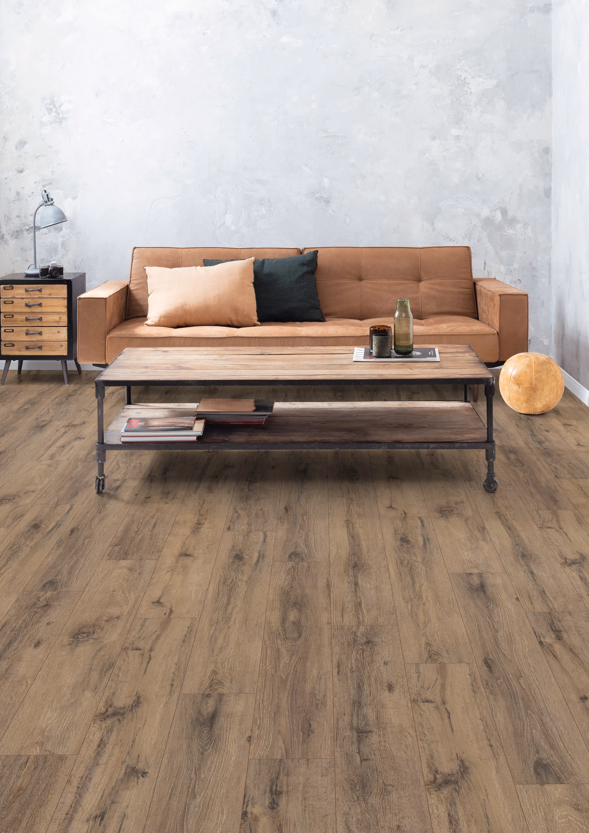 egger-8-mm-egger---parkett-eiche-dunkel---el1007-8x193x1292mm-blauer-engel-20-jahre-im-wohnbereich-nein-2332-kurzdiele-02 8 mm EGGER - Parkett Eiche dunkel - EL1007_egger-8-mm-egger---parkett-eiche-dunkel---el1007-8x193x1292mm-blauer-engel-20-jahre-im-wohnbereich-nein-2332-kurzdiele-02