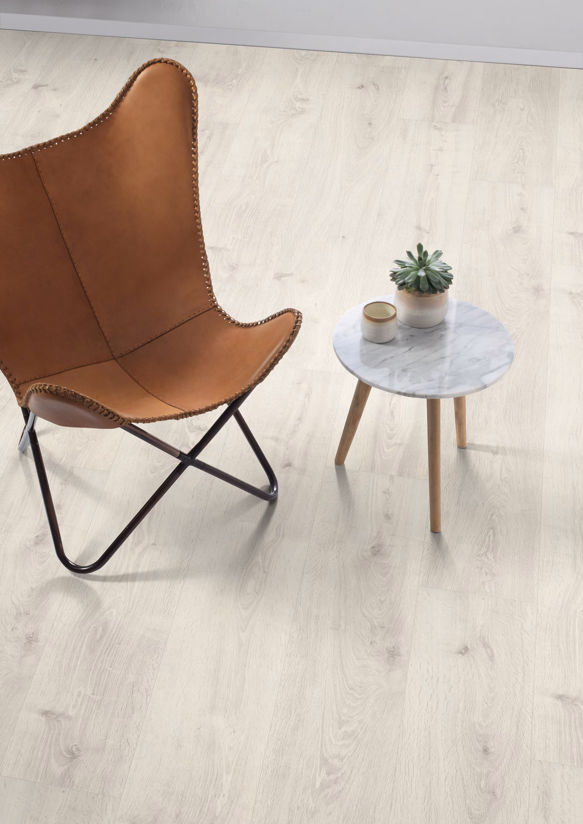 egger-10-mm-egger---bayford-eiche-weiss---el2430-10x246x2050mm-blauer-engel-24h-wasserresistent-2333-nein-landhausdiele-25-jahre-im-wohnbereich-02 10 mm EGGER - Bayford Eiche weiss - EL2430_egger-10-mm-egger---bayford-eiche-weiss---el2430-10x246x2050mm-blauer-engel-24h-wasserresistent-2333-nein-landhausdiele-25-jahre-im-wohnbereich-02